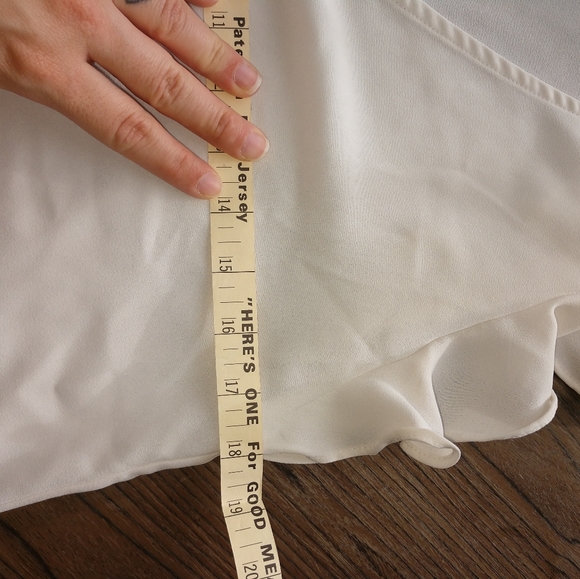 White top - Picture 2 of 7